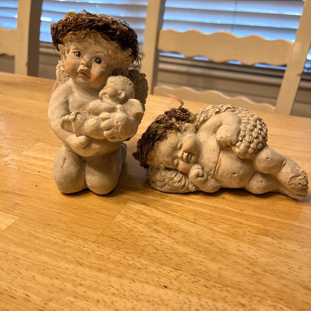 2 Dreamsicle figurines